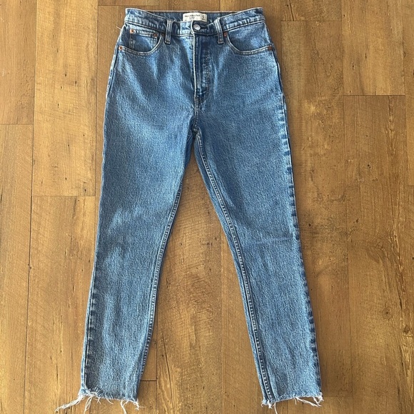 Abercrombie & Fitch Denim - Abercrombie High Rise Skinny Jeans 27 / 4R | Light Wash Raw Hem